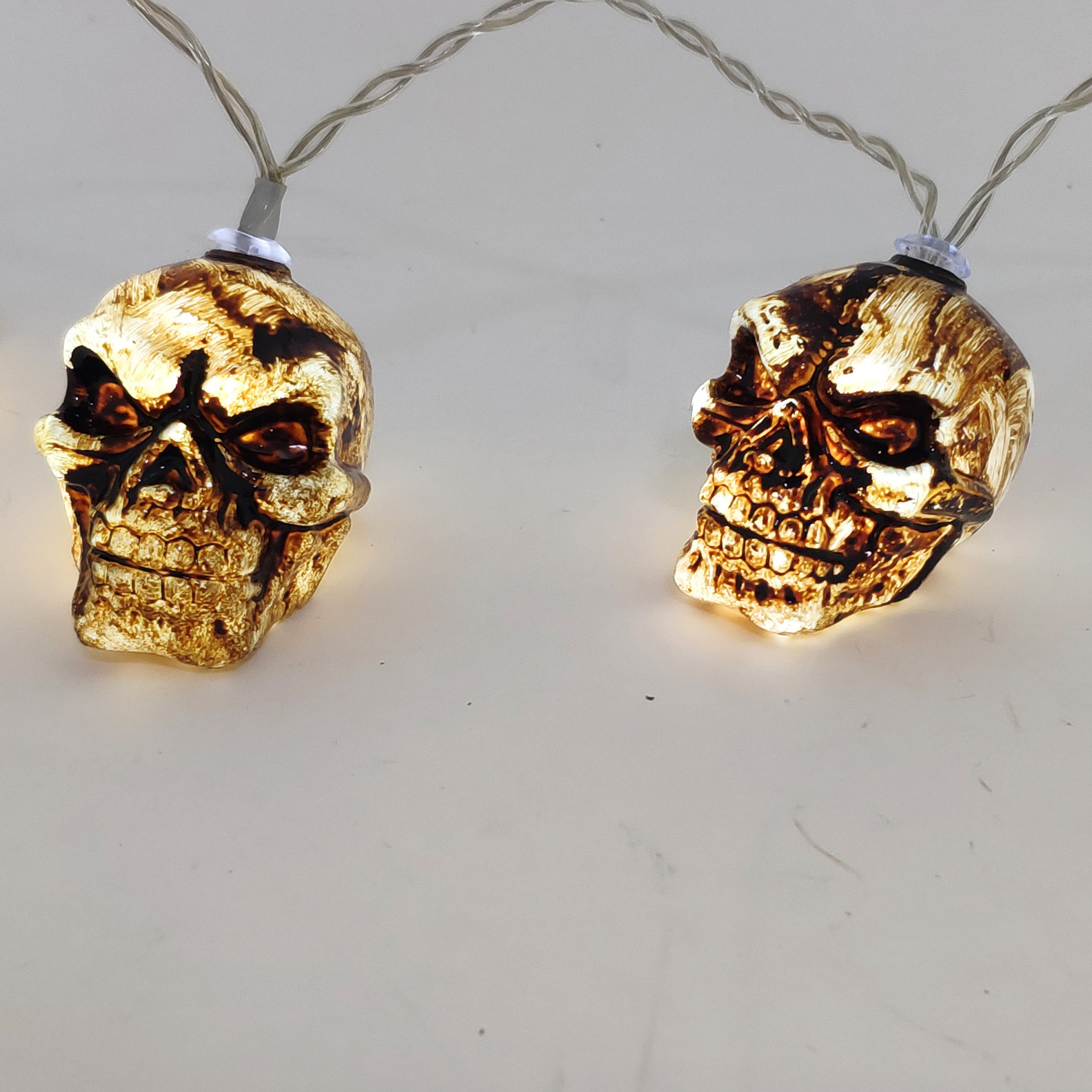 10L fairy light with plastic skull (4*5.1cm)